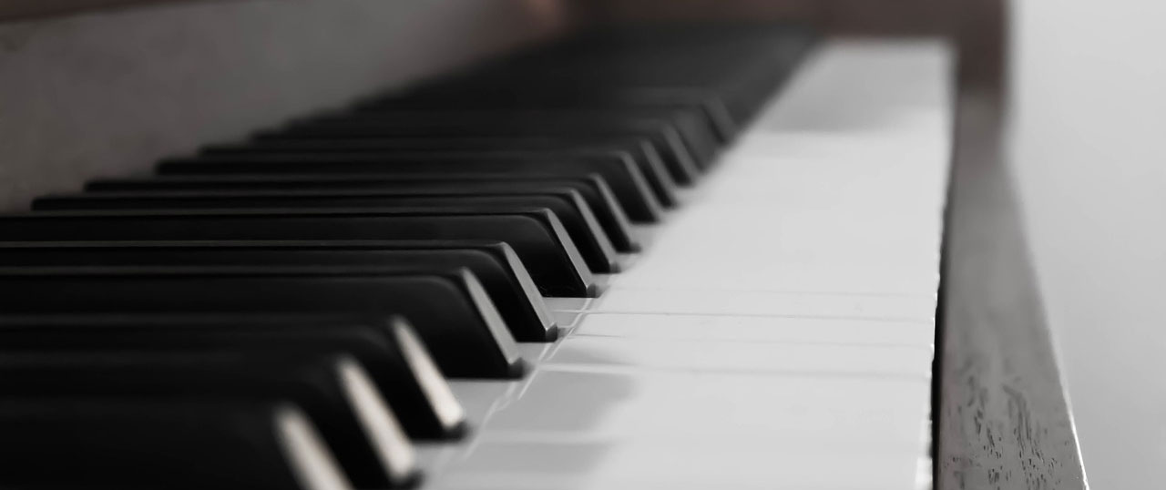 Jools Grudgings - Keyboards/Vocals